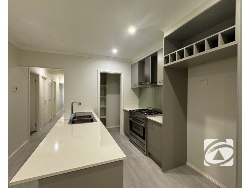 20 Godfrey Avenue, Cranbourne East VIC 3977