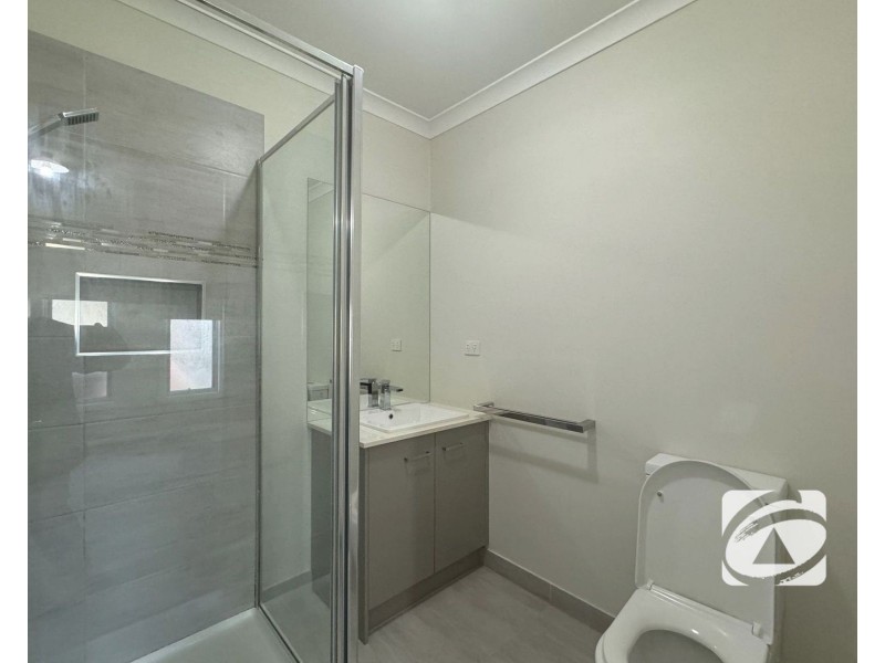 20 Godfrey Avenue, Cranbourne East VIC 3977