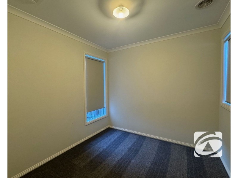 20 Godfrey Avenue, Cranbourne East VIC 3977