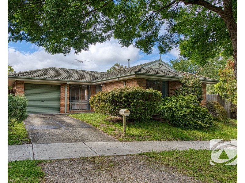 82 Lake View Drive, Narre Warren South VIC 3805