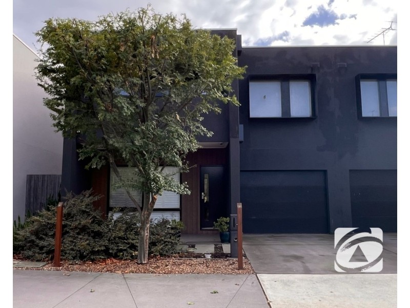11 Willowdene Way, Berwick VIC 3806