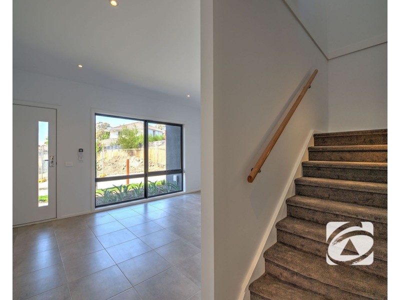 11 Willowdene Way, Berwick VIC 3806