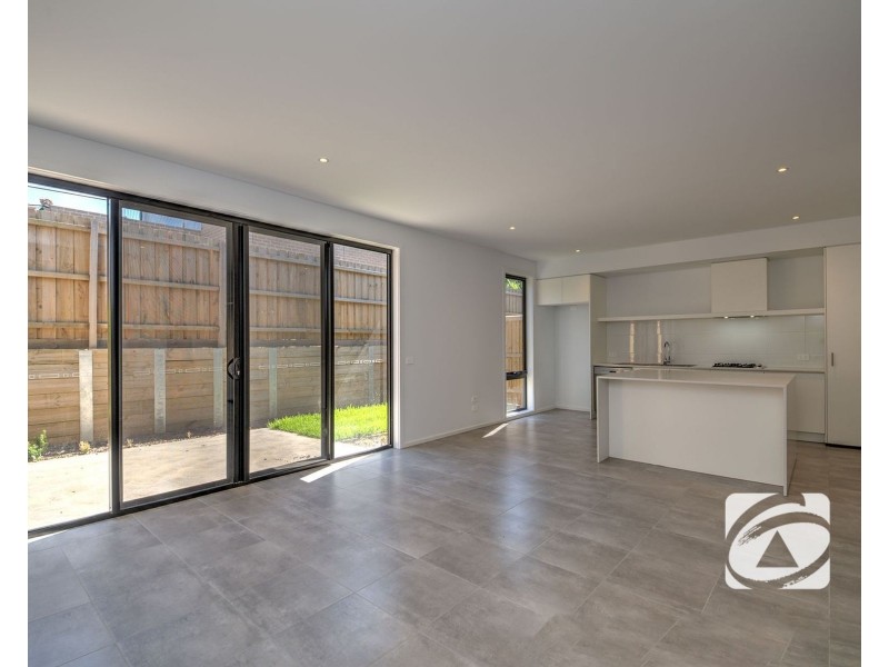 11 Willowdene Way, Berwick VIC 3806