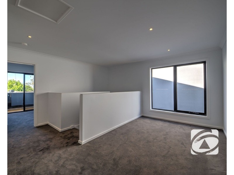 11 Willowdene Way, Berwick VIC 3806