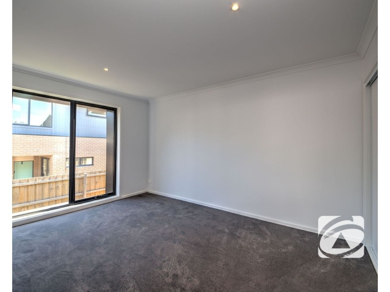 11 Willowdene Way, Berwick VIC 3806