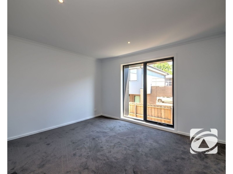11 Willowdene Way, Berwick VIC 3806