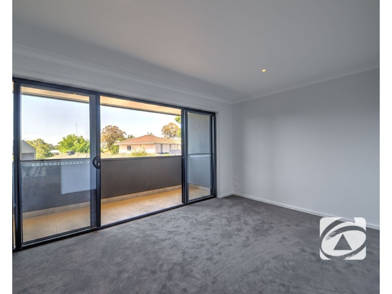 11 Willowdene Way, Berwick VIC 3806