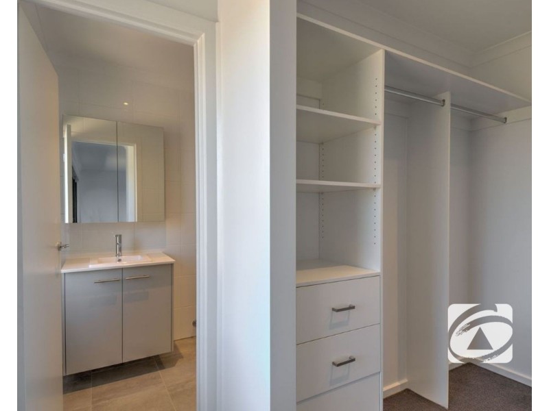 11 Willowdene Way, Berwick VIC 3806