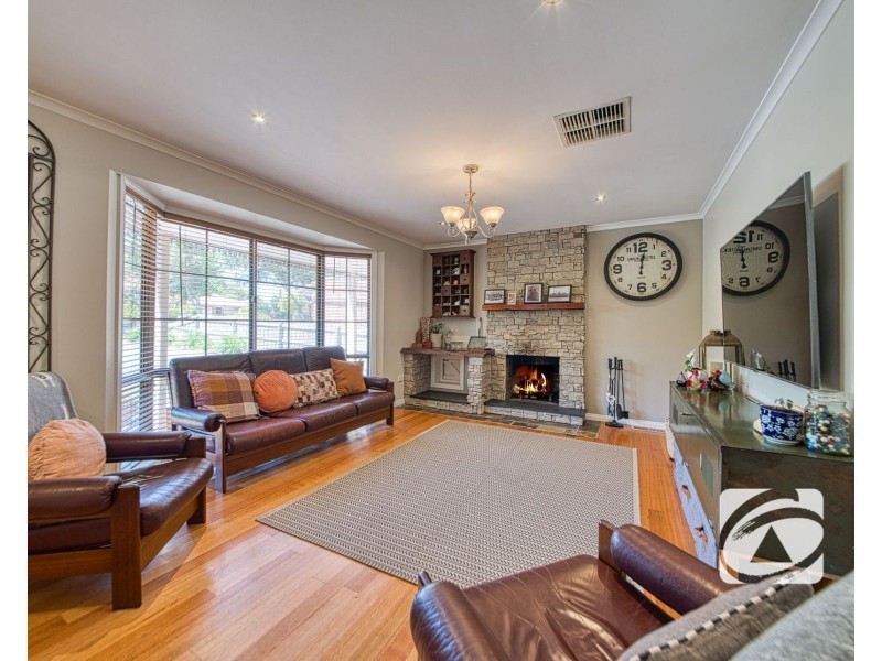 6 Lyndal Court, Berwick VIC 3806