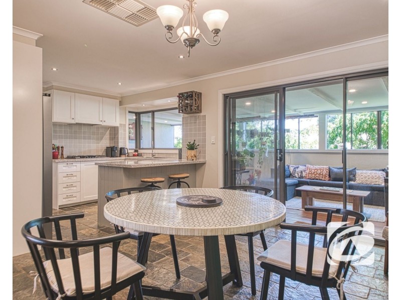 6 Lyndal Court, Berwick VIC 3806