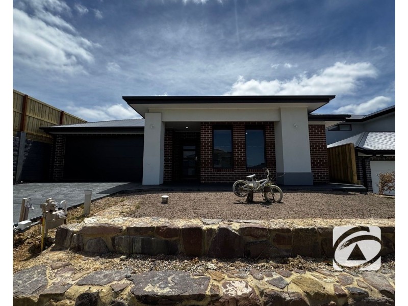 4 Superb Road, Officer VIC 3809