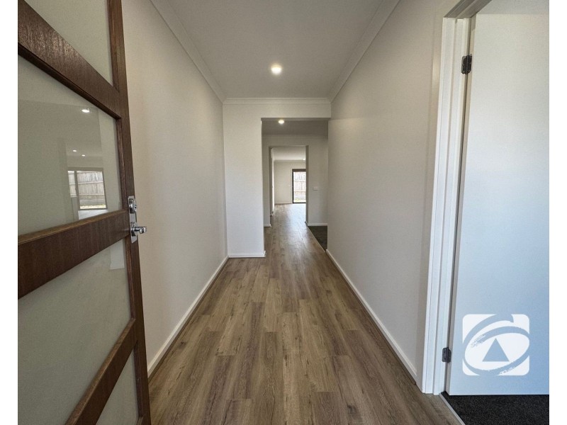 4 Superb Road, Officer VIC 3809