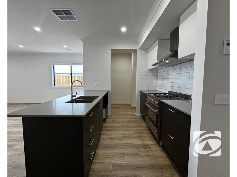 4 Superb Road, Officer VIC 3809