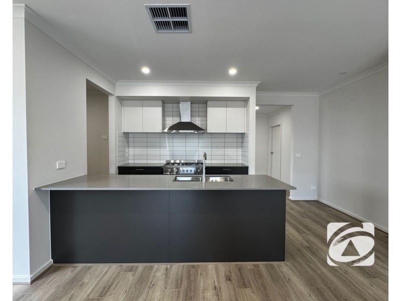 4 Superb Road, Officer VIC 3809