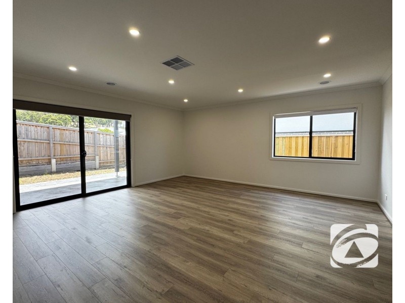 4 Superb Road, Officer VIC 3809