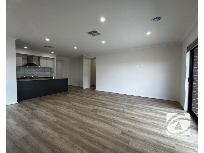 4 Superb Road, Officer VIC 3809