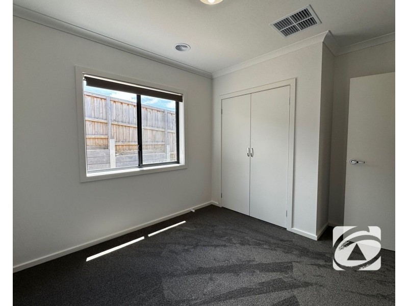 4 Superb Road, Officer VIC 3809