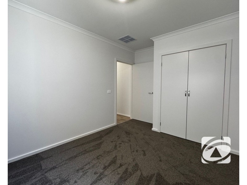 4 Superb Road, Officer VIC 3809