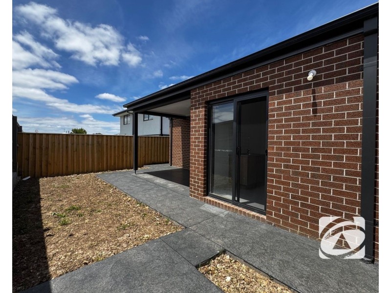 4 Superb Road, Officer VIC 3809