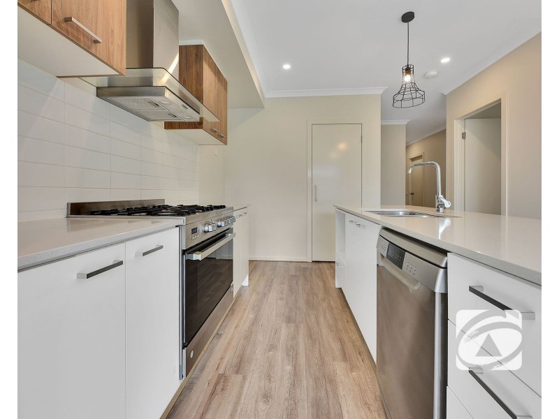 20 Pawell Street, Clyde North VIC 3978