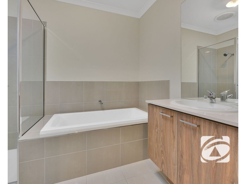 20 Pawell Street, Clyde North VIC 3978