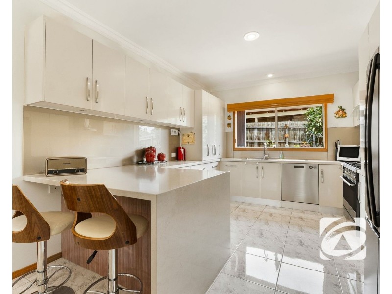 8 Oakleaf Place, Narre Warren South VIC 3805