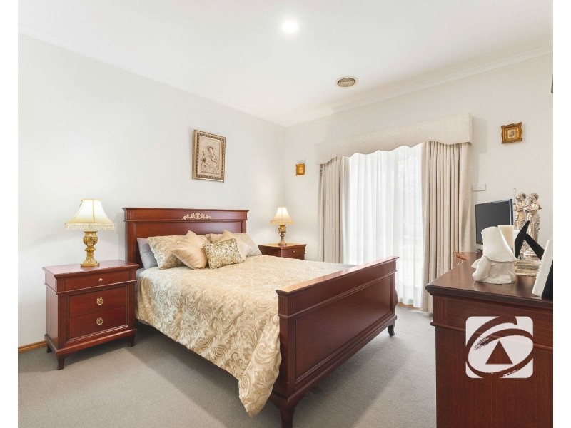 8 Oakleaf Place, Narre Warren South VIC 3805