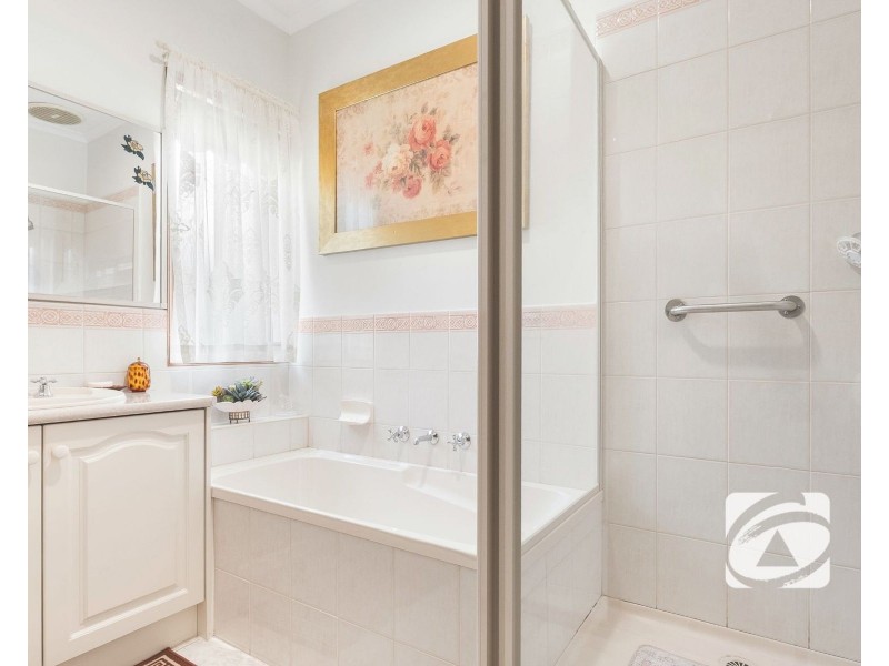 8 Oakleaf Place, Narre Warren South VIC 3805