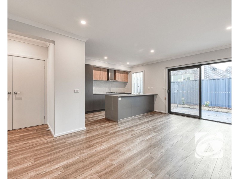 16 Borthwick Parade, Clyde North VIC 3978