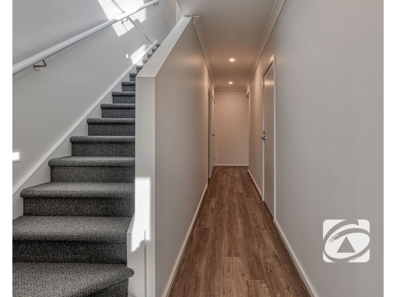 16 Borthwick Parade, Clyde North VIC 3978