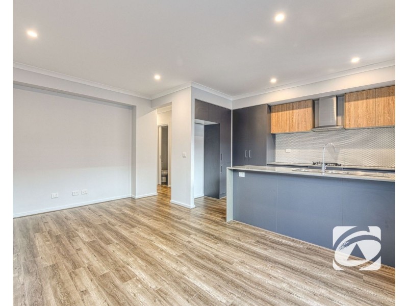 16 Borthwick Parade, Clyde North VIC 3978