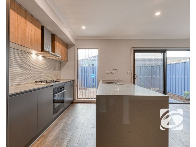 16 Borthwick Parade, Clyde North VIC 3978