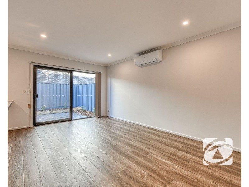 16 Borthwick Parade, Clyde North VIC 3978