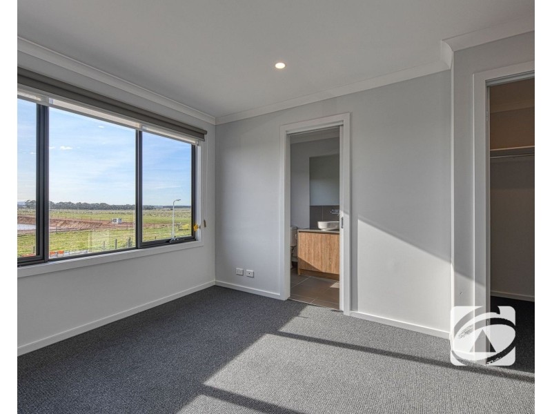 16 Borthwick Parade, Clyde North VIC 3978