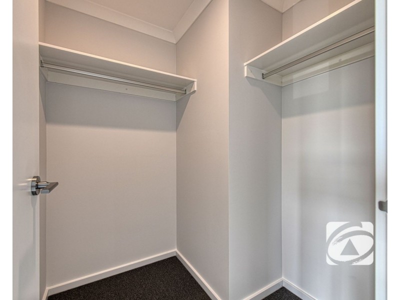 16 Borthwick Parade, Clyde North VIC 3978