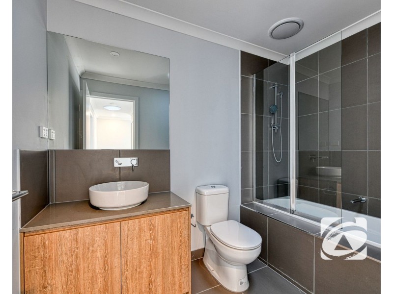 16 Borthwick Parade, Clyde North VIC 3978