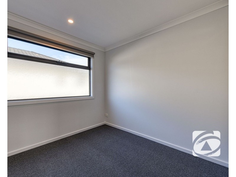 16 Borthwick Parade, Clyde North VIC 3978