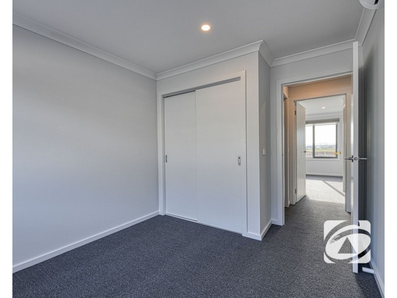 16 Borthwick Parade, Clyde North VIC 3978