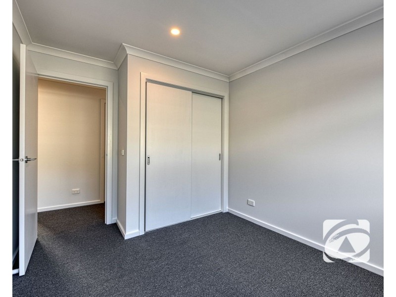 16 Borthwick Parade, Clyde North VIC 3978