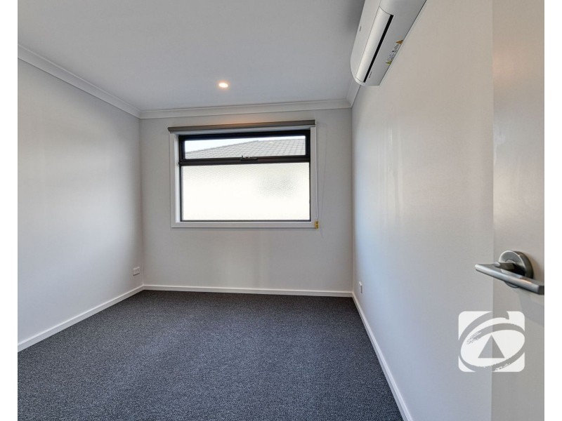 16 Borthwick Parade, Clyde North VIC 3978