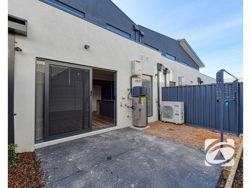 16 Borthwick Parade, Clyde North VIC 3978