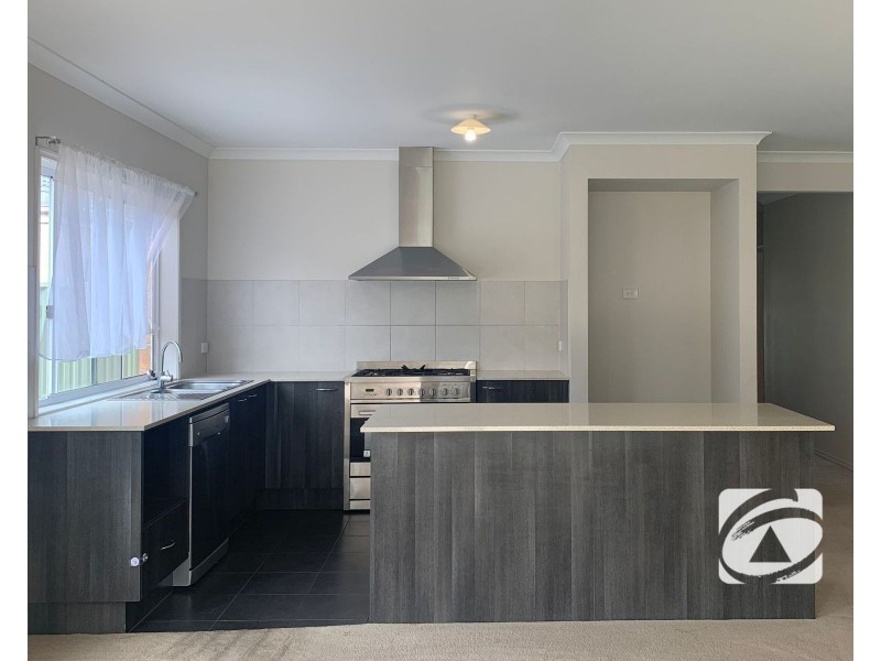 3 Moore Mews, Pakenham VIC 3810