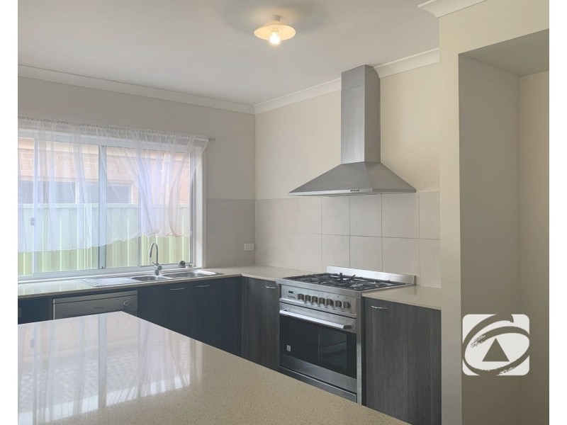 3 Moore Mews, Pakenham VIC 3810