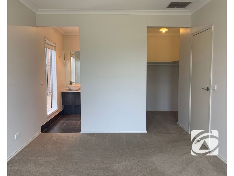 3 Moore Mews, Pakenham VIC 3810