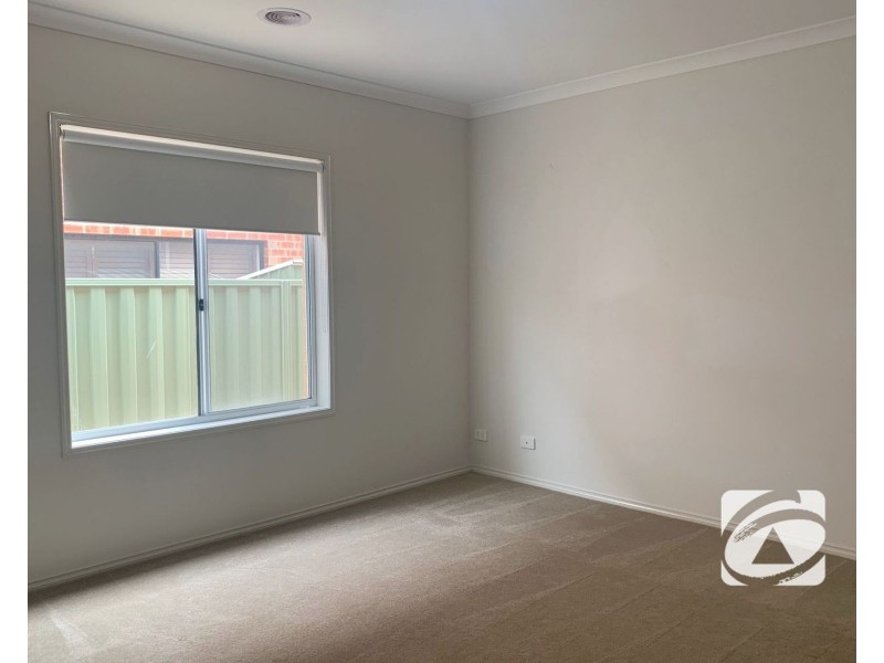 3 Moore Mews, Pakenham VIC 3810