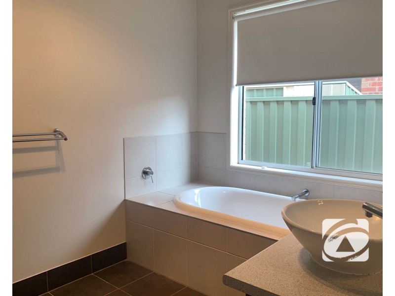 3 Moore Mews, Pakenham VIC 3810