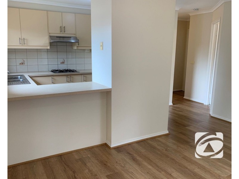 2/57 Ravensthorpe Crescent, Narre Warren VIC 3805