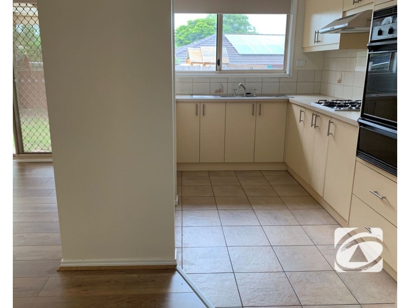 2/57 Ravensthorpe Crescent, Narre Warren VIC 3805