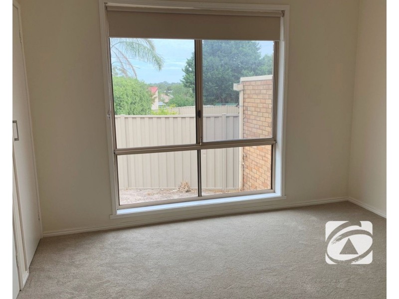 2/57 Ravensthorpe Crescent, Narre Warren VIC 3805