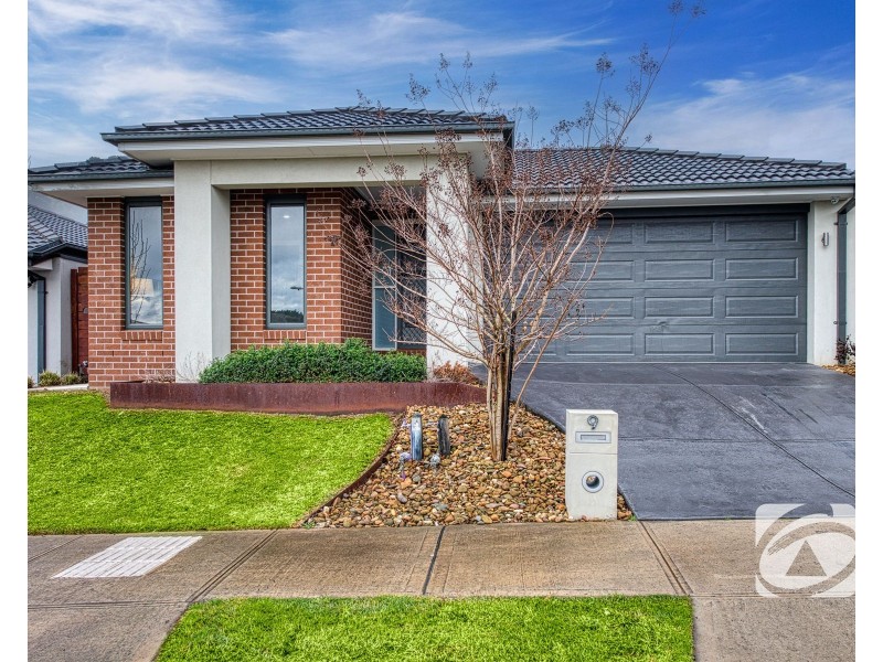 9 Basalt Drive, Clyde North VIC 3978